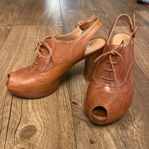 Fratelli Rossetti open toe platform Oxford sling backs. Size EU 38.